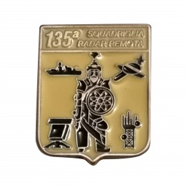 DISTINTIVO DA CAMICIA 25X32MM IN METALLO CON STEMMA 135 SQUADRIGLIA