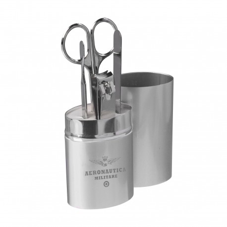 SET MANICURE, FORNITO IN UNA CUSTODIA IN ALLUMINIO, INCLUDE FORBICI, LIMA PER UNGHIE, TAGLIAUNGHIE E UNA CUTICOLA IMPLEMENTARE SET MANICURE, FORNITO IN UNA CUSTODIA IN ALLUMINIO, INCLUDE FORBICI, LIMA PER UNGHIE, TAGLIAUNGHIE E UNA CUTICOLA IMPLEMENTARE