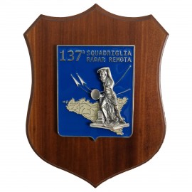 CREST IN METALLO SMALTATO BASE LEGNO CL3 22,50X 17,50 CM 137 SQ RADAR REMOTA