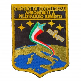 TOPPA DISTINTIVO RICAMATO CON VELCRO 70X90 MM CENTRO DI ECCELLENZA AEROMOBILI A PILOTAGGIO REMOTO