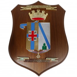 CREST IN METALLO SMALTATO BASE LEGNO 22,5X17,5CM 45 RCST REGGIO